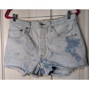 Levi's Women's 501 Distressed Light Wash Denim Shorts Raw Hem Size 31(805)